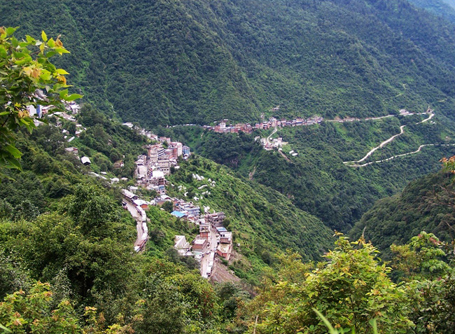 Tibet Border Zhangmu Town Overview-02